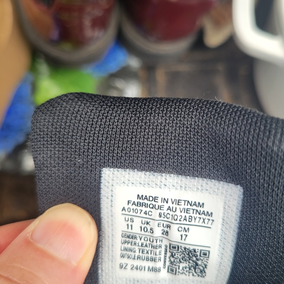 Shoes, size 11 - Picture 5 of 5